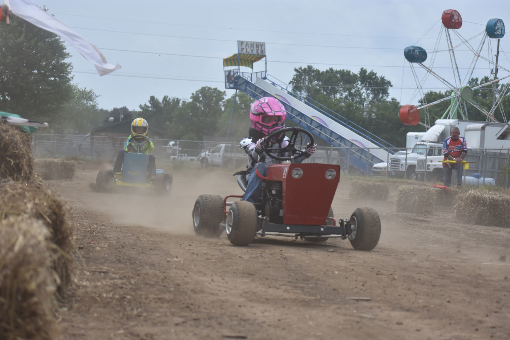 Lawnmower racing 2